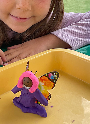 290x400 girl yellow plate