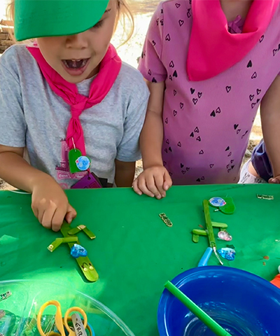 400x480 girl green table 1